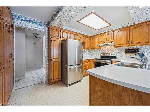 18 Woodview Court, Kitchener, ON - Indoor Photo Showing Kitchen With Double Sink