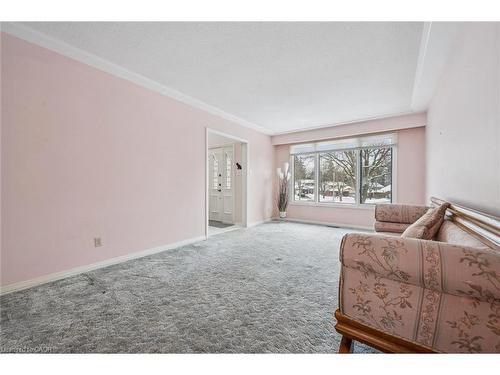 18 Woodview Court, Kitchener, ON - Indoor Photo Showing Living Room
