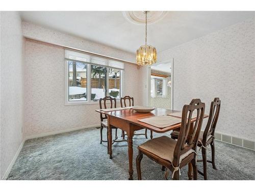 18 Woodview Court, Kitchener, ON - Indoor Photo Showing Dining Room