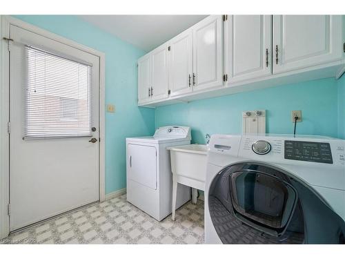 18 Woodview Court, Kitchener, ON - Indoor Photo Showing Laundry Room
