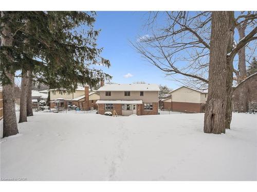 18 Woodview Court, Kitchener, ON - Outdoor