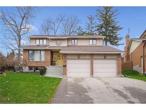 18 Woodview Court, Kitchener, ON - Outdoor With Facade