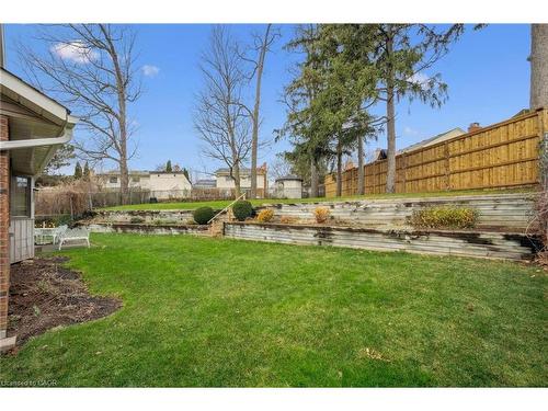 18 Woodview Court, Kitchener, ON - Outdoor