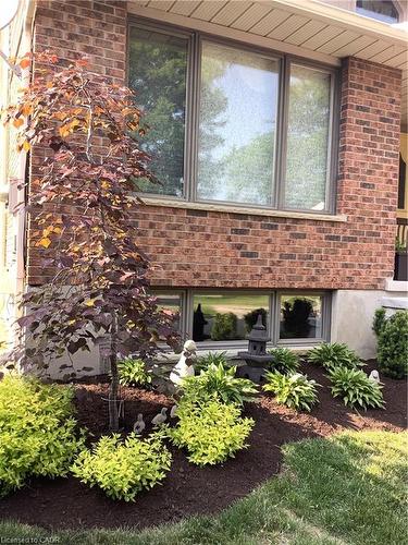 18 Woodview Court, Kitchener, ON - Outdoor