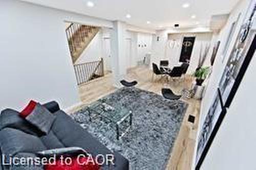 23 Melbourne Street, Hamilton, ON - Indoor Photo Showing Other Room