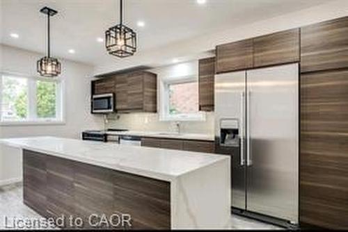 23 Melbourne Street, Hamilton, ON - Indoor Photo Showing Kitchen With Upgraded Kitchen