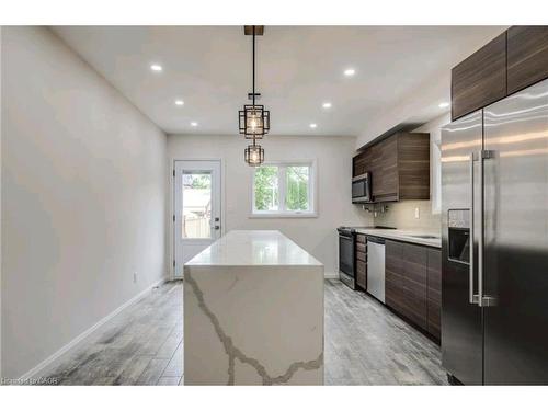 23 Melbourne Street, Hamilton, ON - Indoor Photo Showing Kitchen With Upgraded Kitchen
