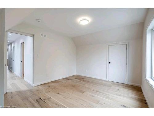 23 Melbourne Street, Hamilton, ON - Indoor Photo Showing Other Room