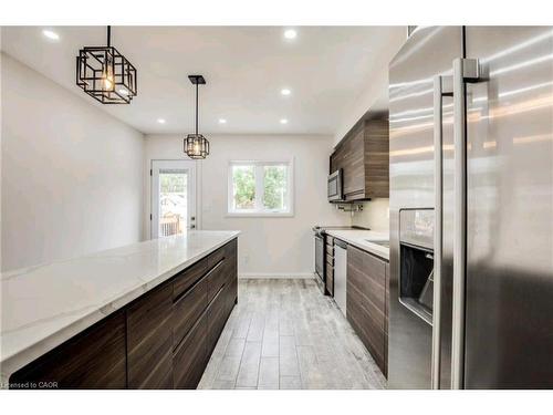 23 Melbourne Street, Hamilton, ON - Indoor Photo Showing Kitchen