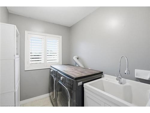 75 Etherington Crescent, Binbrook, ON - Indoor Photo Showing Laundry Room