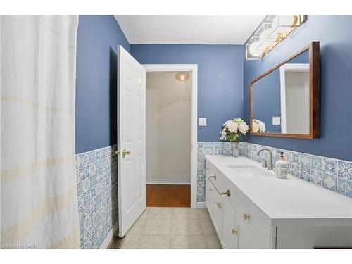 75 Etherington Crescent, Binbrook, ON - Indoor Photo Showing Bathroom