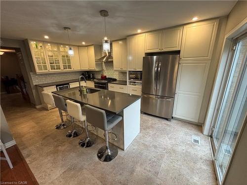 111 Duncairn Crescent, Hamilton, ON - Indoor Photo Showing Kitchen