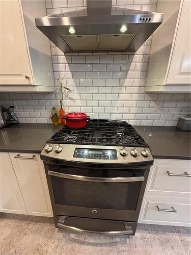 111 Duncairn Crescent, Hamilton, ON - Indoor Photo Showing Kitchen