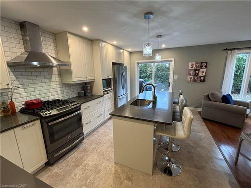 111 Duncairn Crescent, Hamilton, ON - Indoor Photo Showing Kitchen