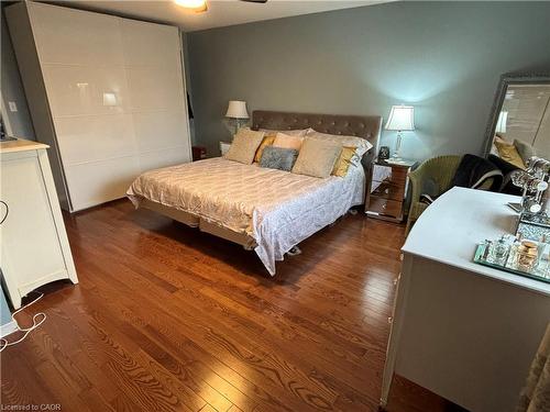 111 Duncairn Crescent, Hamilton, ON - Indoor Photo Showing Bedroom