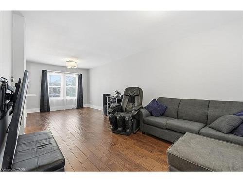 34 Balsam Avenue N, Hamilton, ON - Indoor Photo Showing Living Room