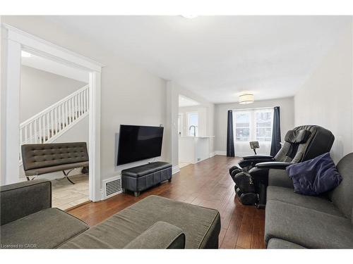 34 Balsam Avenue N, Hamilton, ON - Indoor Photo Showing Living Room