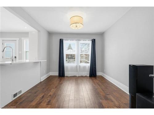 34 Balsam Avenue N, Hamilton, ON - Indoor Photo Showing Other Room