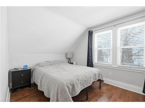 34 Balsam Avenue N, Hamilton, ON - Indoor Photo Showing Bedroom