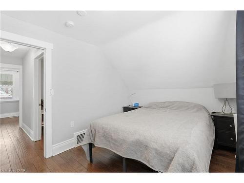 34 Balsam Avenue N, Hamilton, ON - Indoor Photo Showing Bedroom