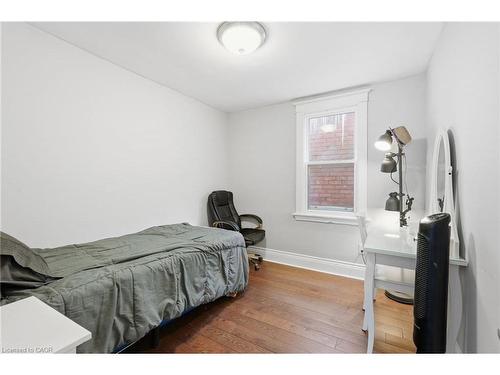 34 Balsam Avenue N, Hamilton, ON - Indoor Photo Showing Bedroom