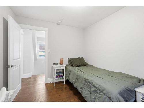 34 Balsam Avenue N, Hamilton, ON - Indoor Photo Showing Bedroom