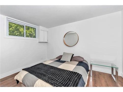 24 Darlington Drive, Hamilton, ON - Indoor Photo Showing Bedroom
