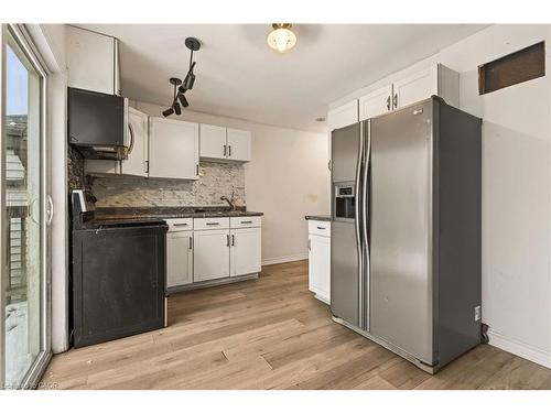 218 East 8Th Street, Hamilton, ON - Indoor Photo Showing Kitchen With Upgraded Kitchen