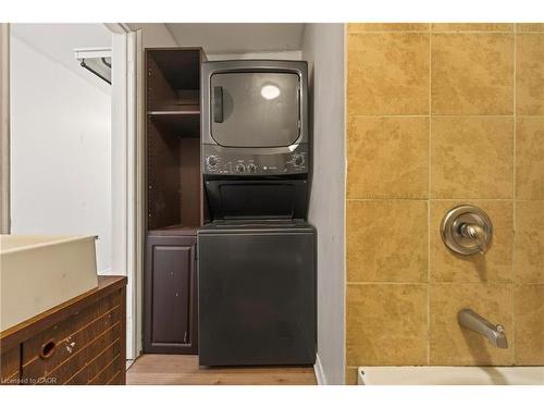 218 East 8Th Street, Hamilton, ON - Indoor Photo Showing Laundry Room