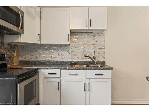 218 East 8Th Street, Hamilton, ON - Indoor Photo Showing Kitchen