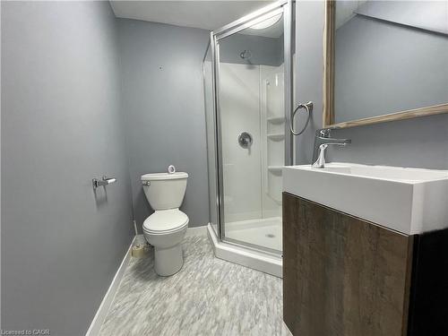 49 Madison Avenue N, Kitchener, ON - Indoor Photo Showing Bathroom