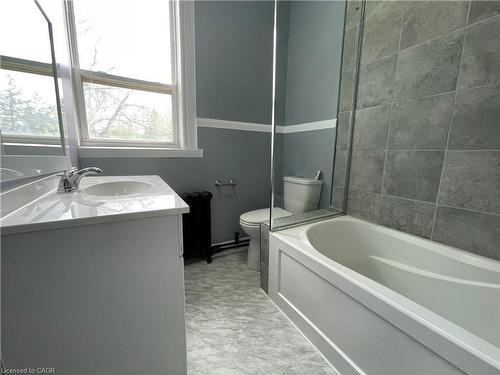 49 Madison Avenue N, Kitchener, ON - Indoor Photo Showing Bathroom
