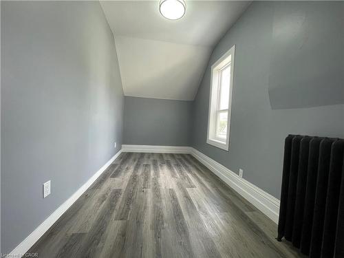 49 Madison Avenue N, Kitchener, ON - Indoor Photo Showing Other Room