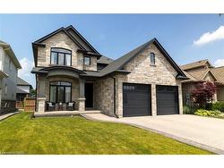 9305 Eagle Ridge Drive  Niagara Falls, ON L2H 0G4