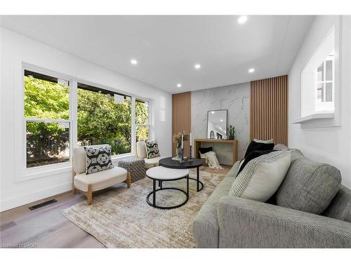 39 Grandfield Street, Hamilton, ON - Indoor Photo Showing Living Room