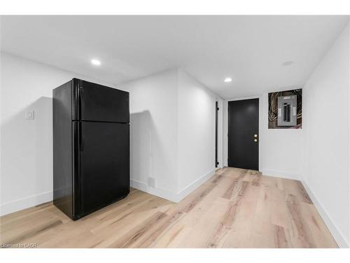 39 Grandfield Street, Hamilton, ON - Indoor Photo Showing Other Room