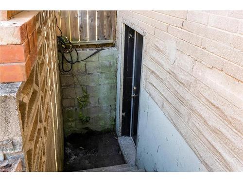 39 Grandfield Street, Hamilton, ON - Indoor