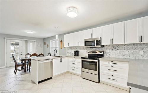 996 Beach Boulevard, Hamilton, ON - Indoor Photo Showing Kitchen With Upgraded Kitchen