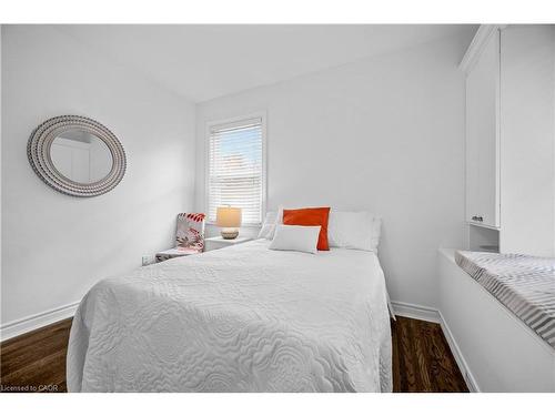 541 Courtland Avenue E, Kitchener, ON - Indoor Photo Showing Bedroom