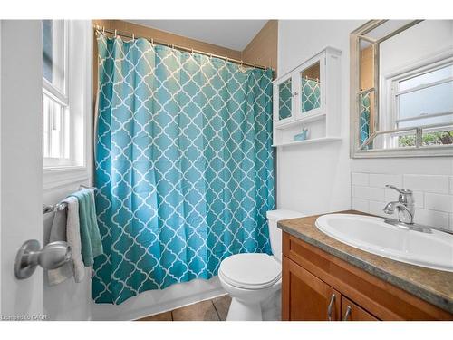 541 Courtland Avenue E, Kitchener, ON - Indoor Photo Showing Bathroom