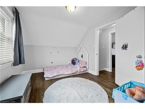 541 Courtland Avenue E, Kitchener, ON - Indoor Photo Showing Bedroom