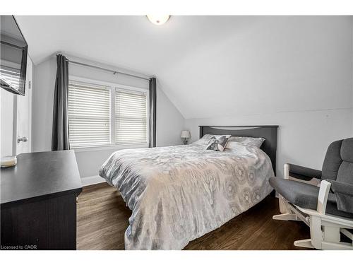 541 Courtland Avenue E, Kitchener, ON - Indoor Photo Showing Bedroom