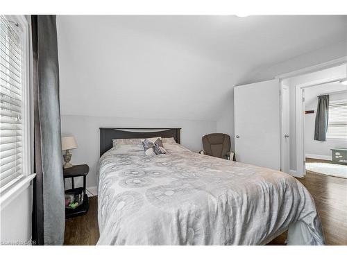 541 Courtland Avenue E, Kitchener, ON - Indoor Photo Showing Bedroom