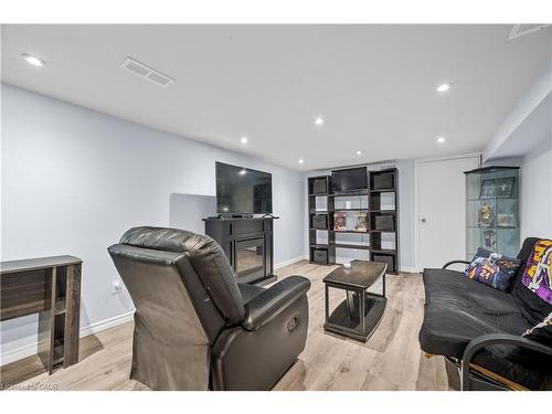 541 Courtland Avenue E, Kitchener, ON - Indoor