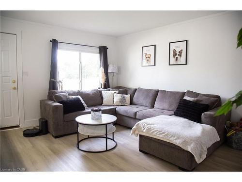 948 Mcdowell Road E, Simcoe, ON - Indoor Photo Showing Living Room
