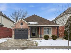 144 Sumner Crescent  Grimsby, ON L3M 0B4