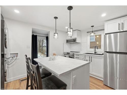 80 Province Street N, Hamilton, ON - Indoor Photo Showing Kitchen With Upgraded Kitchen