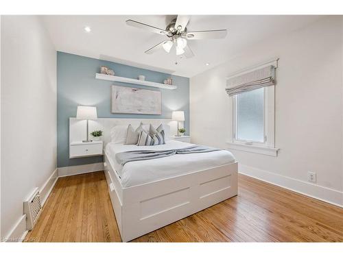 32 Dane Street, Kitchener, ON - Indoor Photo Showing Bedroom