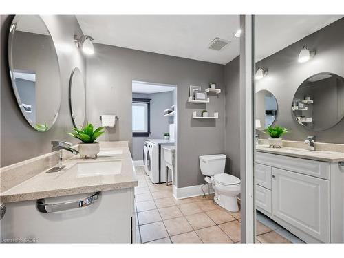 32 Dane Street, Kitchener, ON - Indoor Photo Showing Bathroom