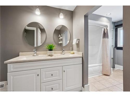 32 Dane Street, Kitchener, ON - Indoor Photo Showing Bathroom